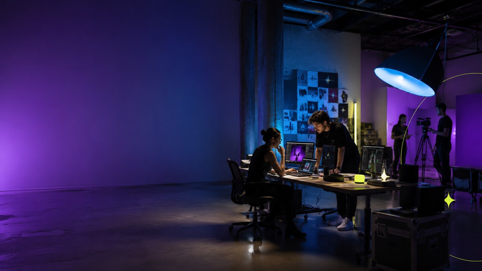 Equipo creativo y estratégico trabajando en un estudio de Appios